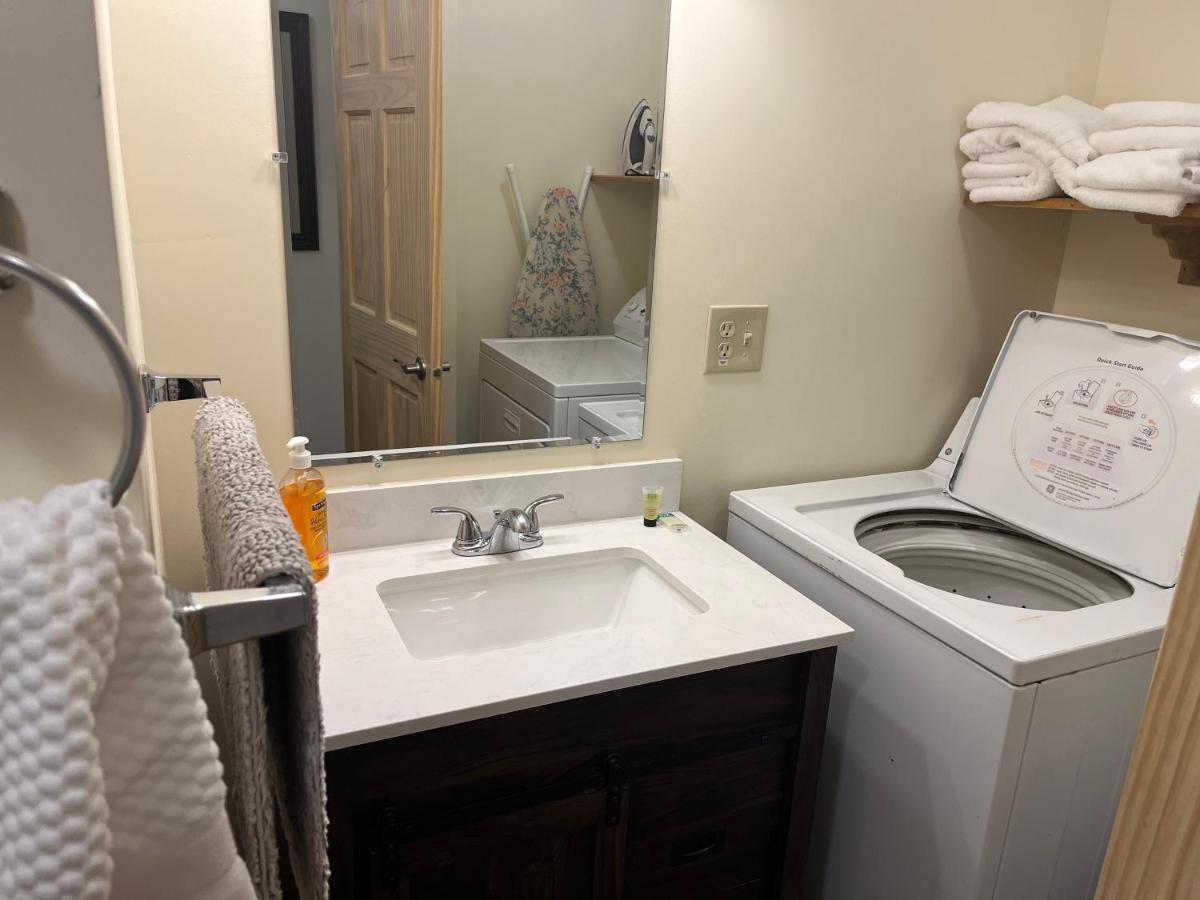 Creekside Downtown Vacation Suites, Only Adults 25 Or Older Бъфало Екстериор снимка
