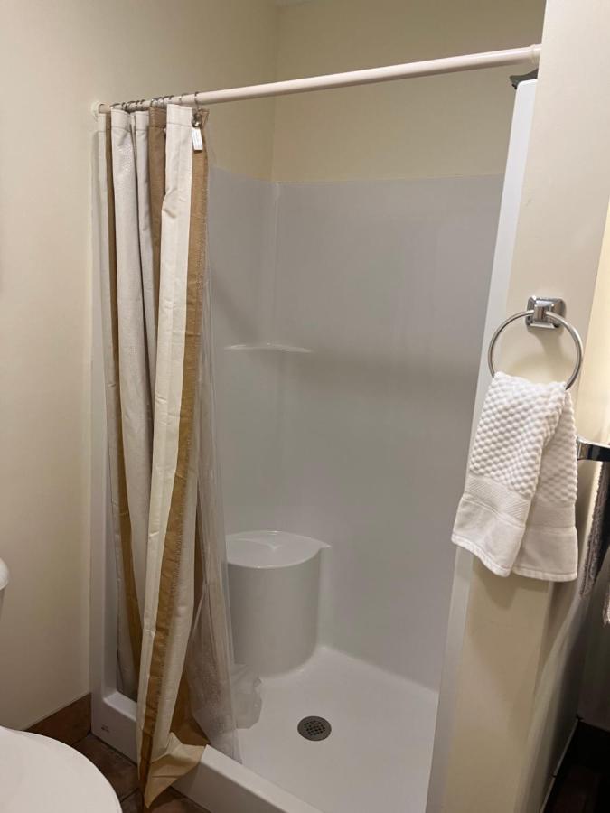 Creekside Downtown Vacation Suites, Only Adults 25 Or Older Бъфало Екстериор снимка
